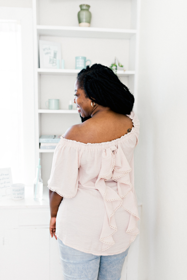 the mint sweater boutique- summer lookbook 2020- Plus Size- Natural colored top with ribbon backing detail- The Lorina Daiana Top